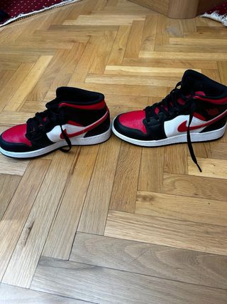 Air Jordan 1 Retro High OG - rojas y negras