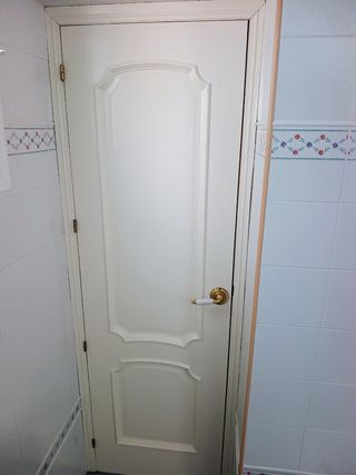 Puerta madera maciza