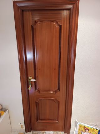 Puerta madera maciza