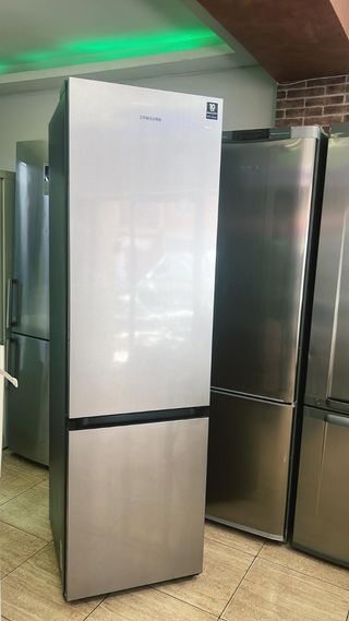 Nevera combi marca Samsung gris no frost clase A++
