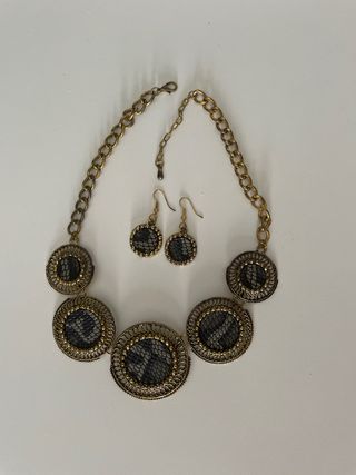 Collar y pendientes dorados | Bisutería