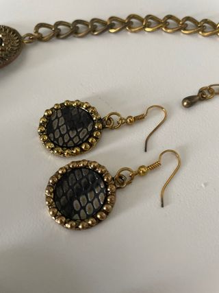 Collar y pendientes dorados | Bisutería