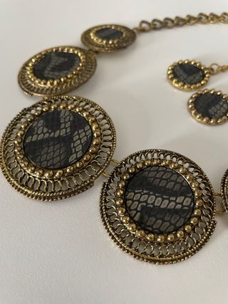 Collar y pendientes dorados | Bisutería