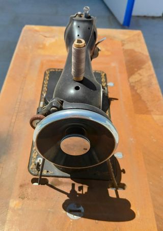 Máquina coser Alfa antigua