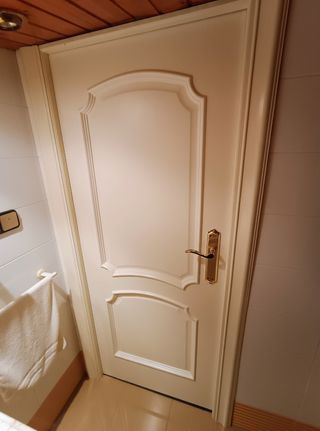 Puertas madera clásicas