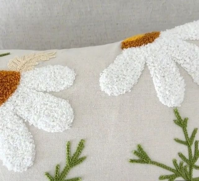 Capa de almofada decorativa, bordada 50x30cm .50% ALGODÃO