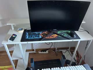 Escritorio gaming blanco metal