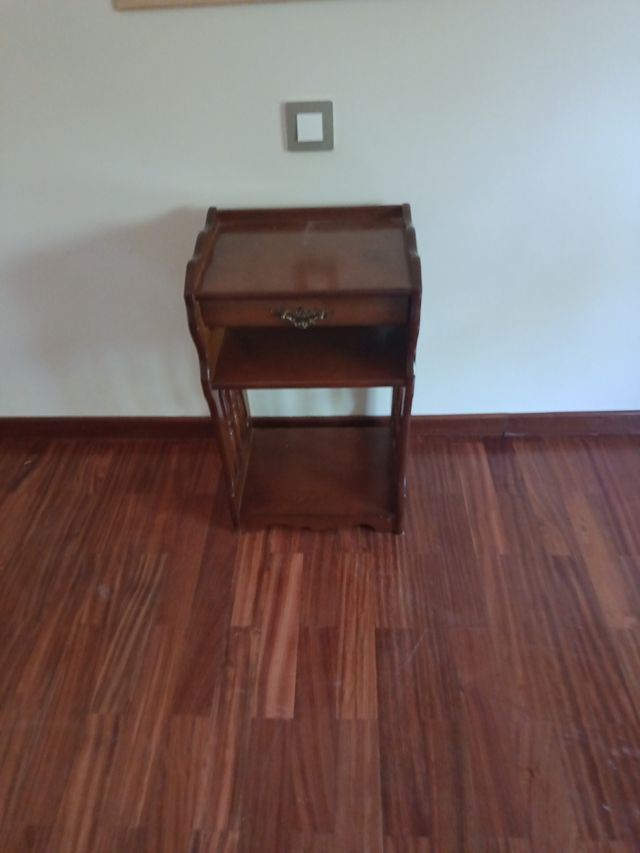 Cómoda antigua de madera