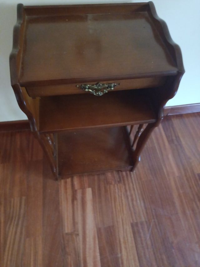 Cómoda antigua de madera