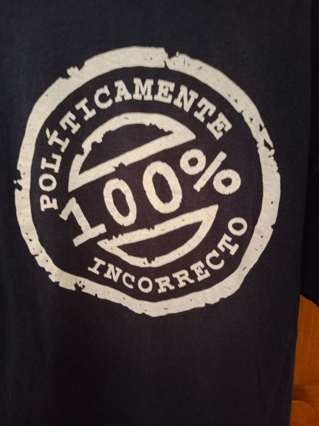 T-shirt politicamente scorretta al 100%.