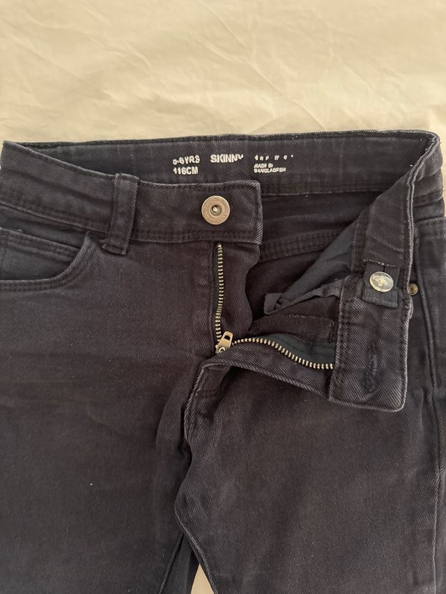 Pantalones vaqueros negros talla 5-6 años