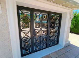 Puerta de hierro forjado
