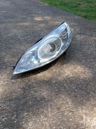 Faro Peugeot izquierdo