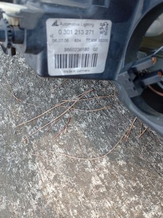 Faro Peugeot izquierdo