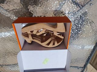 Tacones beige talla 40