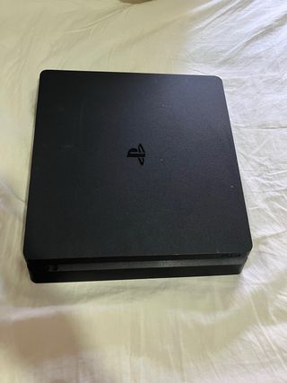 PS4 COMO NUEVA.