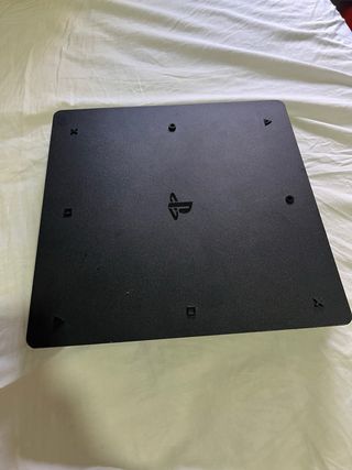 PS4 COMO NUEVA.