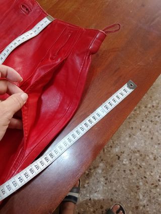 Falda piel roja tubo talla M