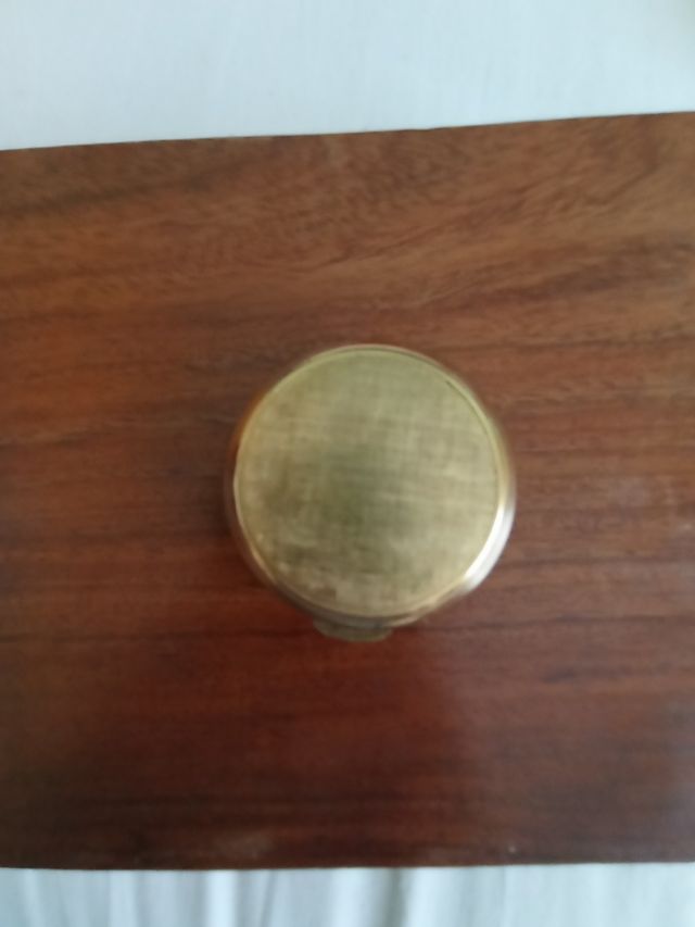 Joyero dorado, herradura de plata. Con cierre.