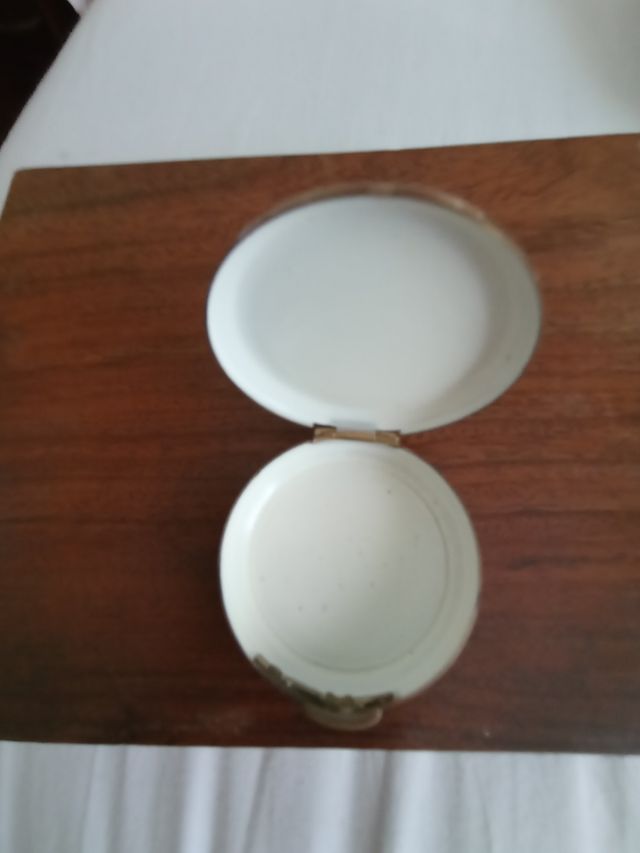 Joyero dorado, herradura de plata. Con cierre.