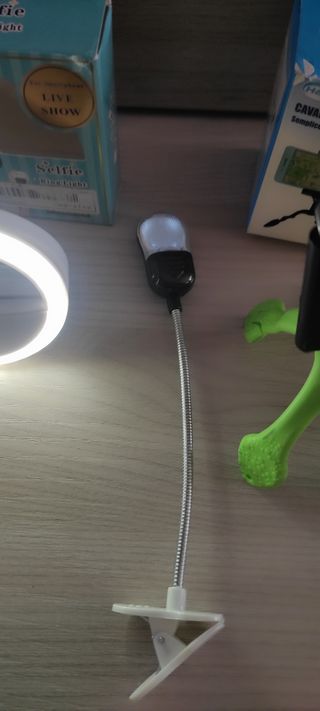 Kit selfie: luce LED & mini treppiede