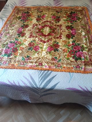 Antiguo mantel beige