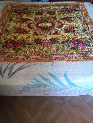 Antiguo mantel beige