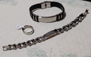 Lote de dos pulseras y anillo de hombre 
