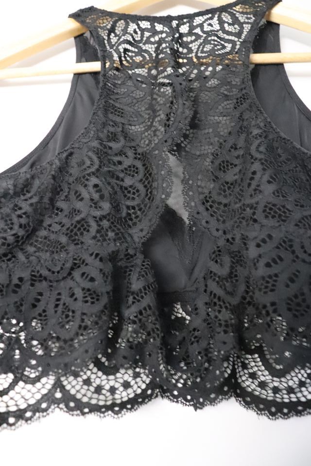 Top negro encaje