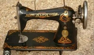 Máquina de coser Alfa antigua
