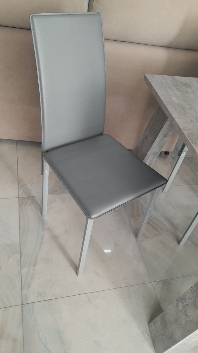 Mesa y 8 sillas grises - Comedor