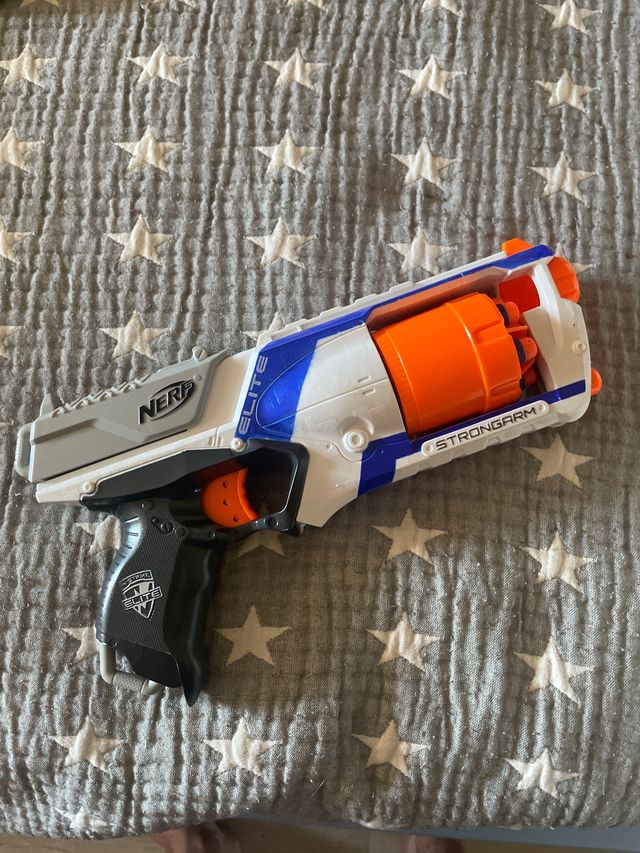 Nerf Elite Strongarm: Pistola de 6 balas