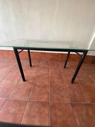 Mesa cristal y metal negra