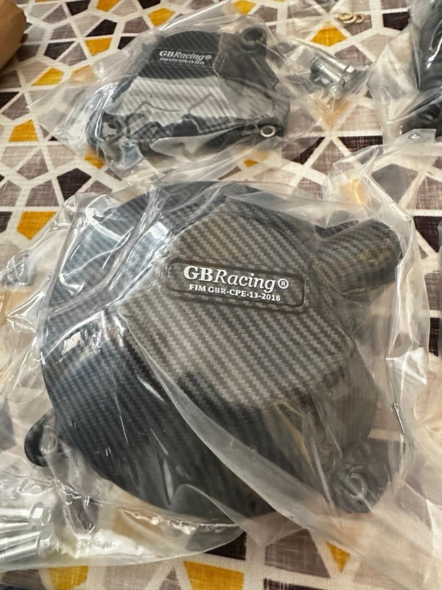 Juego tapas motor carbono Yamaha MT-09 2021-2023