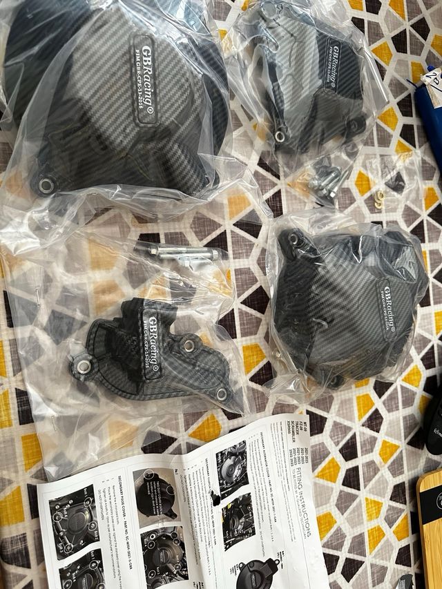 Juego tapas motor carbono Yamaha MT-09 2021-2023