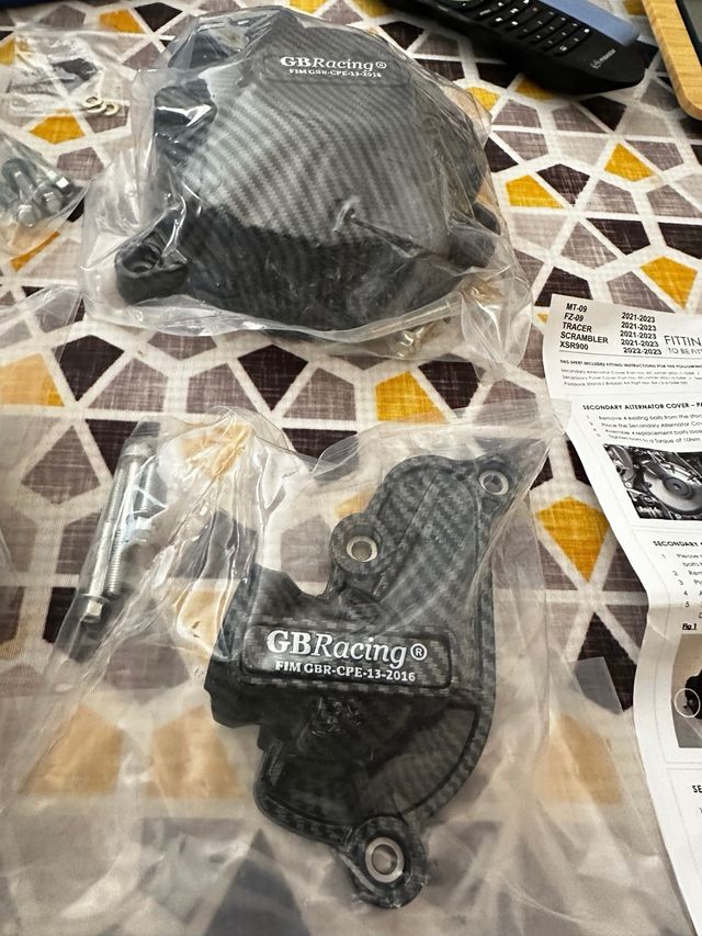 Juego tapas motor carbono Yamaha MT-09 2021-2023