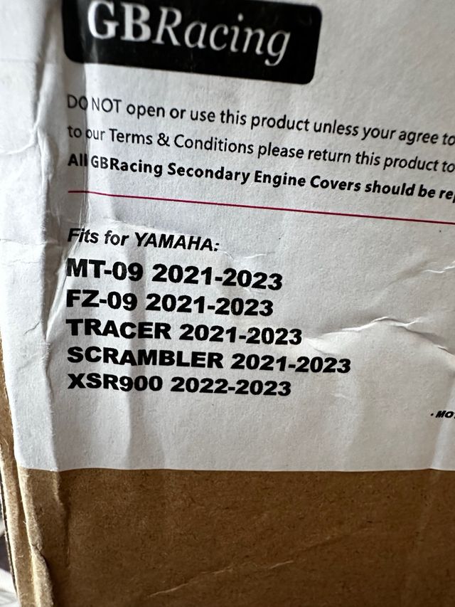 Juego tapas motor carbono Yamaha MT-09 2021-2023