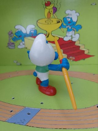 20744 Puffo olimpiadi con giavellotto
