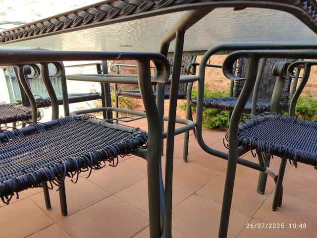 Conjunto de sillas de patio.