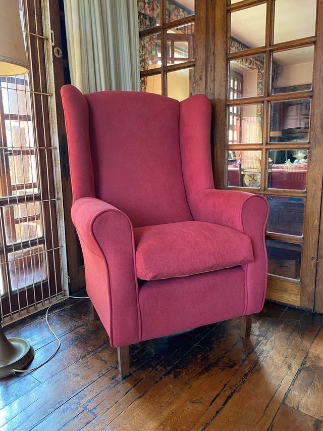 Sillón orejero rojo - Ancho. Hondarribia
