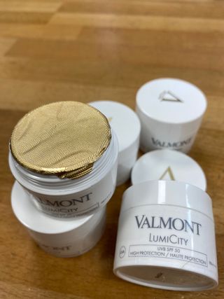 una CremaValmont Lumicity SPF 50