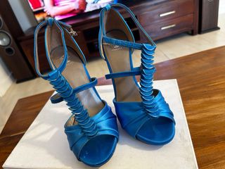 Zapatos Versace tacón azul