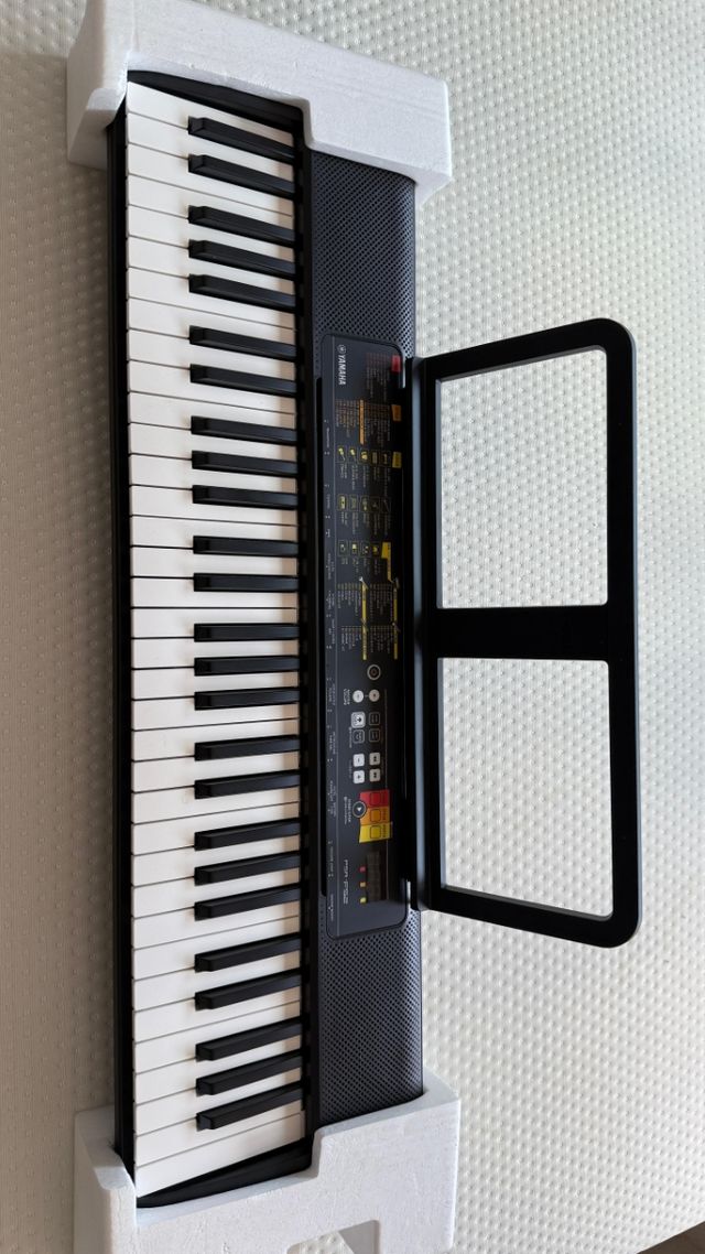 Yamaha PSR-F52 Teclado