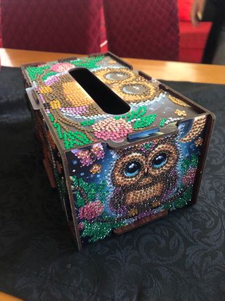 Caixa de lenços decorada com corujas