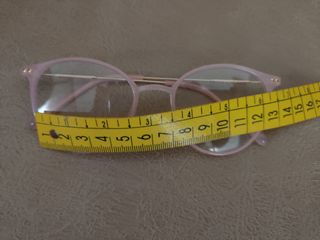 DOS GAFAS Y UN ESTUCHE. LAS GAFAS NUEVAS