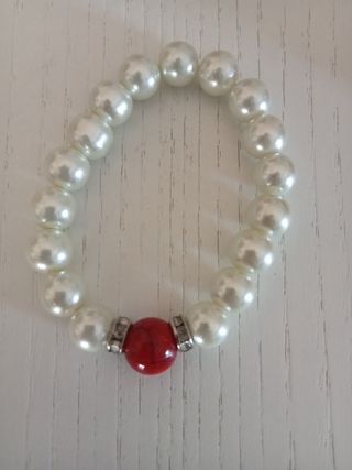 Bisutería pulsera perlas blancas rojas