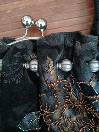 Bolso terciopelo negro con pedreria