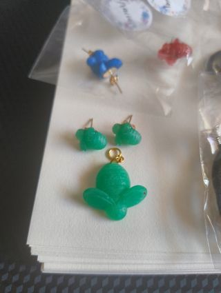Conjuntos abejitas (pendientes, collares, anillos)