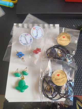 Conjuntos abejitas (pendientes, collares, anillos)
