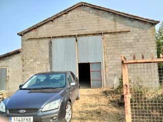 Finca con almacén